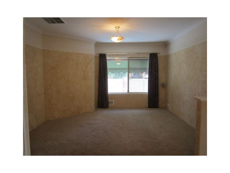 114 Lakeside Drive, Helena Valley WA 6056