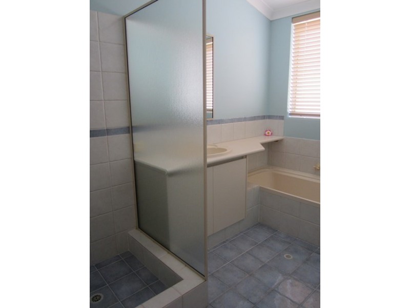 114 Lakeside Drive, Helena Valley WA 6056