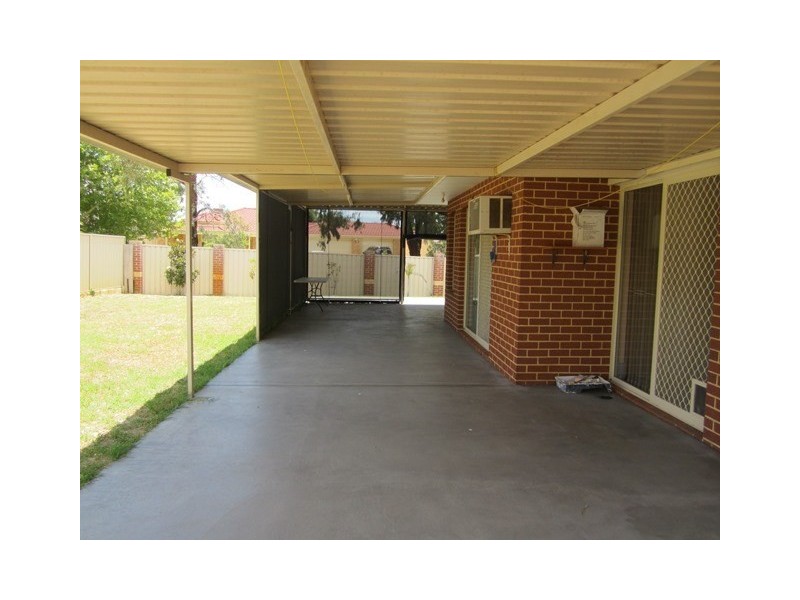 114 Lakeside Drive, Helena Valley WA 6056