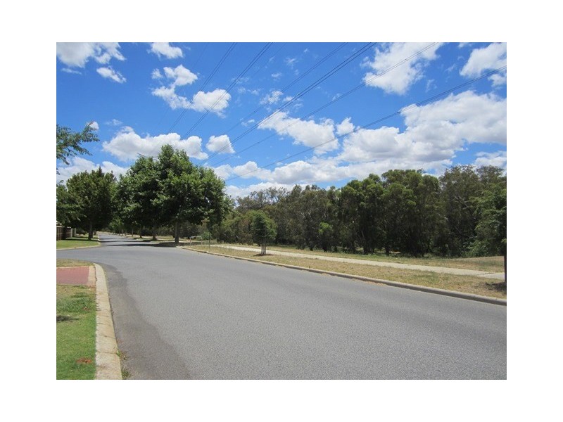 114 Lakeside Drive, Helena Valley WA 6056