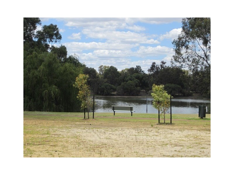 114 Lakeside Drive, Helena Valley WA 6056