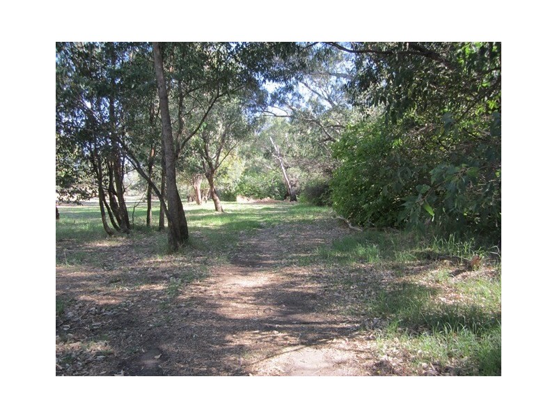 114 Lakeside Drive, Helena Valley WA 6056