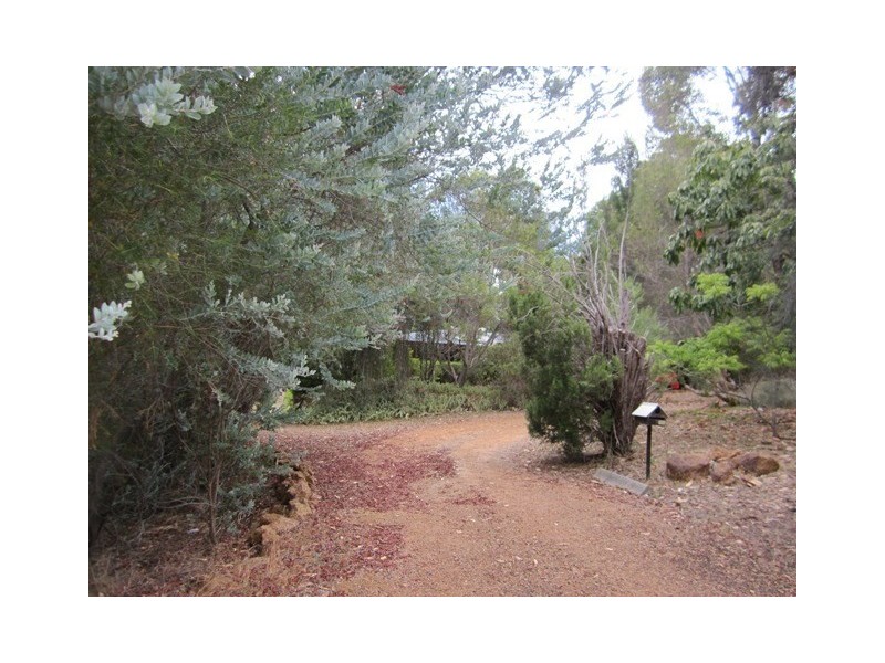 3 Henderson Road, Stoneville WA 6081