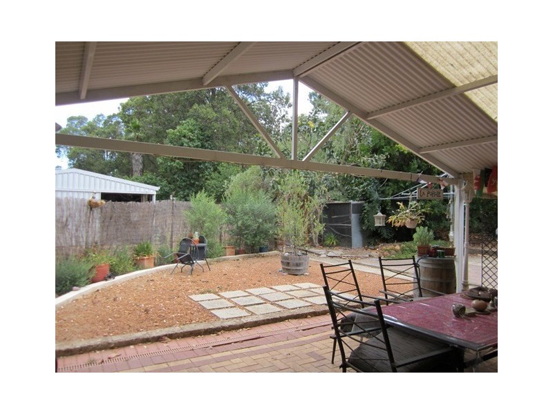 3 Henderson Road, Stoneville WA 6081