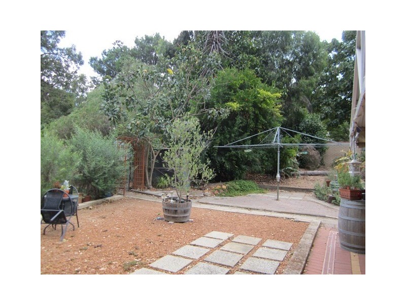 3 Henderson Road, Stoneville WA 6081