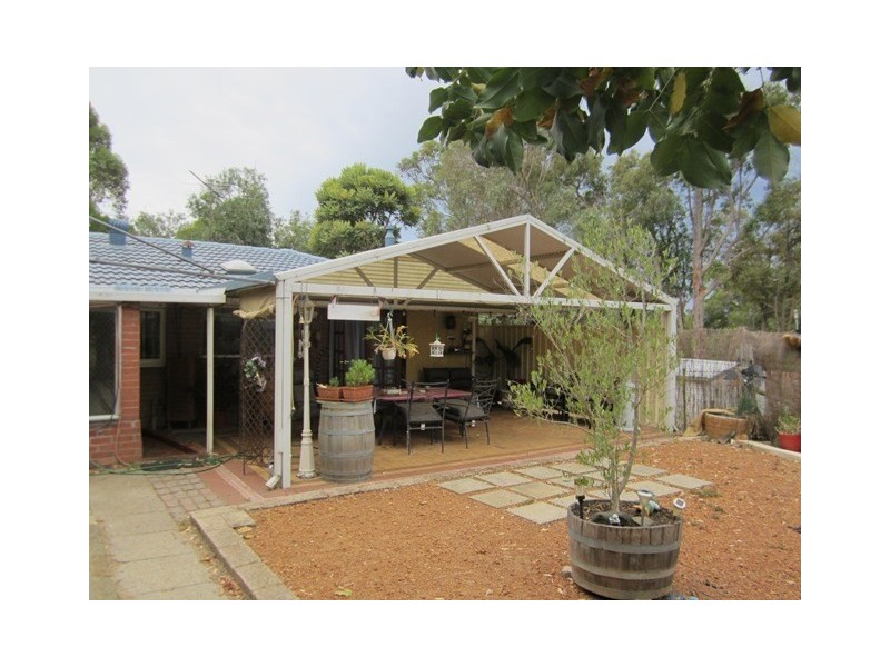 3 Henderson Road, Stoneville WA 6081