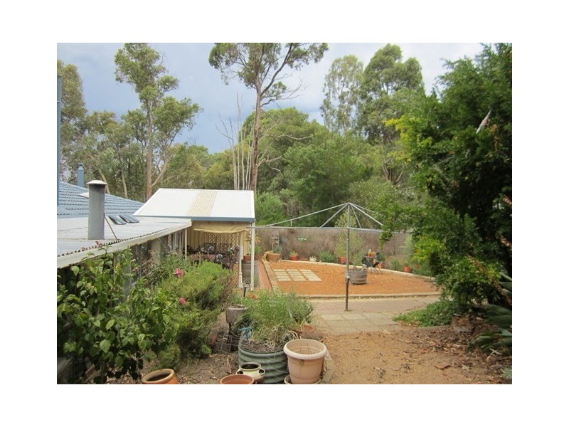 3 Henderson Road, Stoneville WA 6081