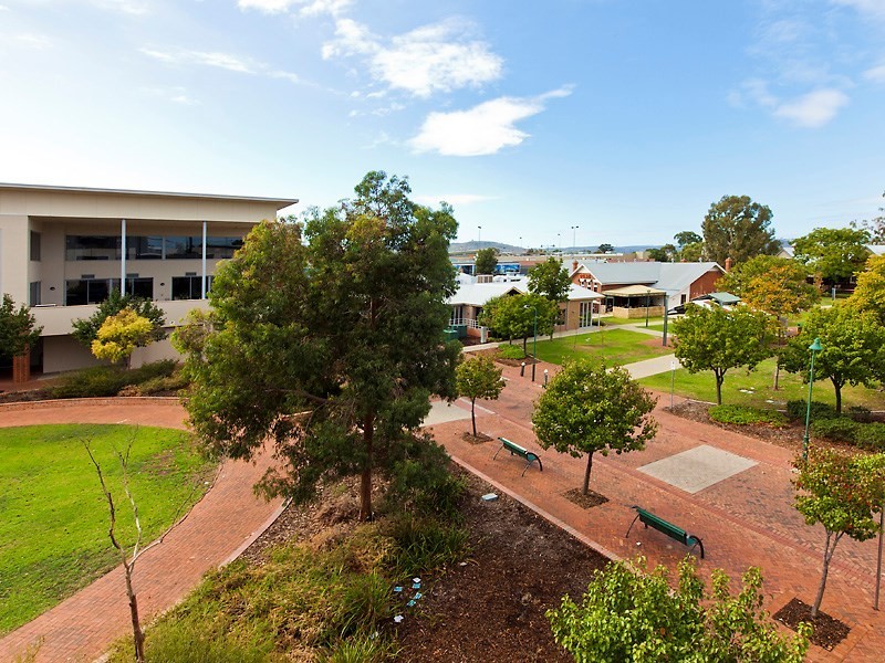 30/42 The Crescent, Midland WA 6056