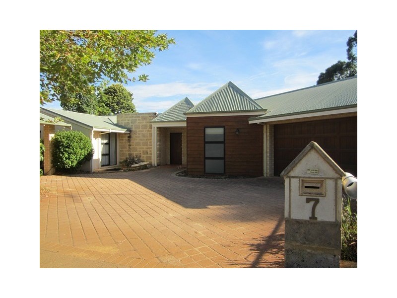 7 Baker Street, Hazelmere WA 6055