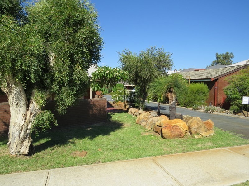 2/52 Ivanhoe Street, Bassendean WA 6054