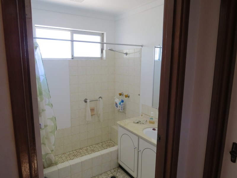 2/52 Ivanhoe Street, Bassendean WA 6054