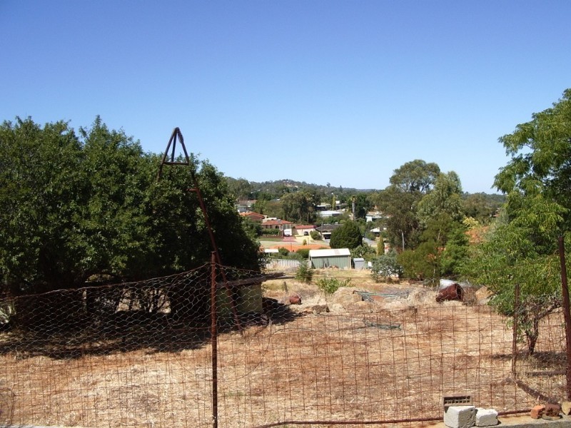 40 Tunnel Road, Swan View WA 6056