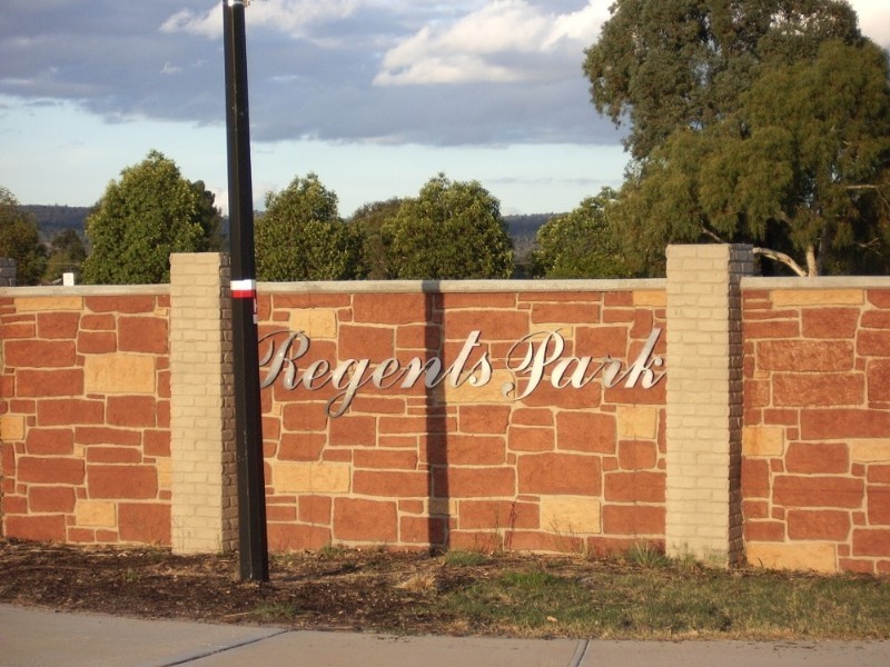 10 Holywell Street, Middle Swan WA 6056