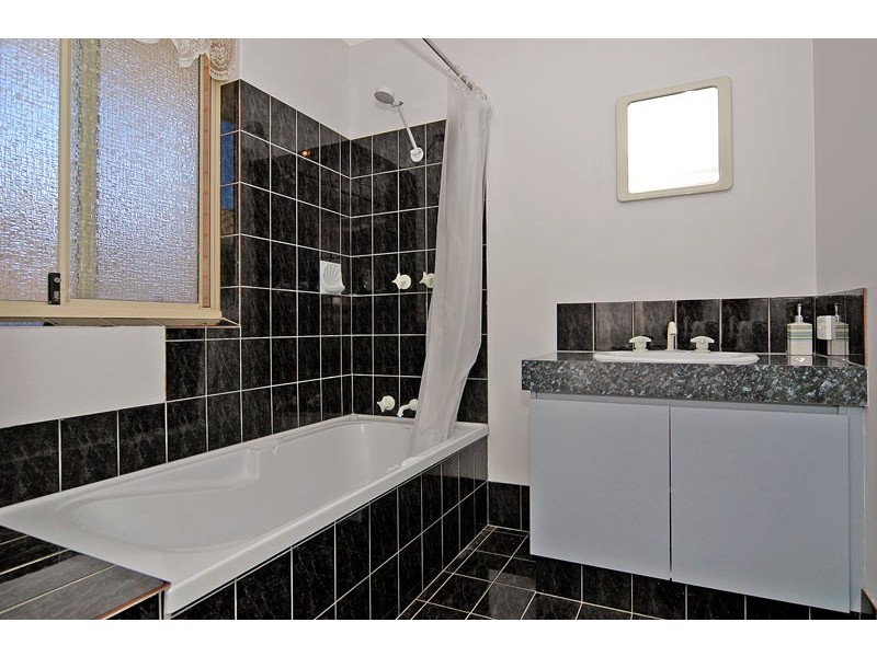 9 Chungking Grove, Stratton WA 6056
