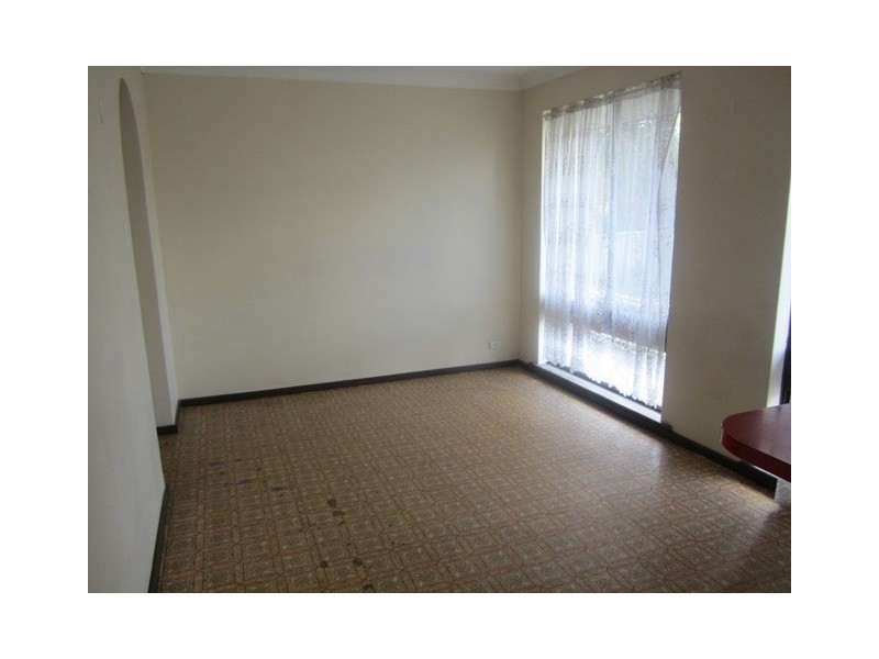 13 Beaconsfield Avenue, Midvale WA 6056