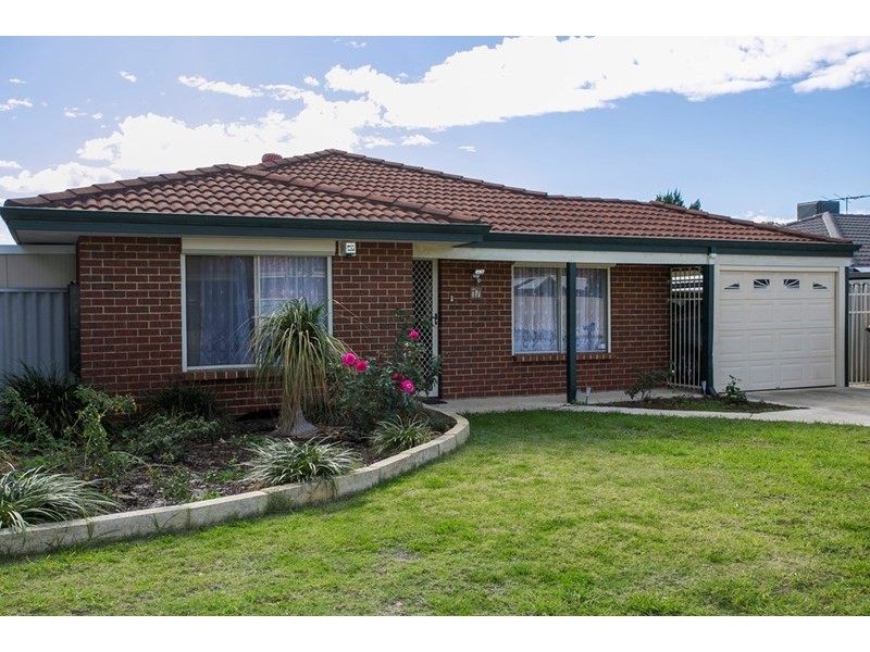 17 Borah Court, Caversham WA 6055