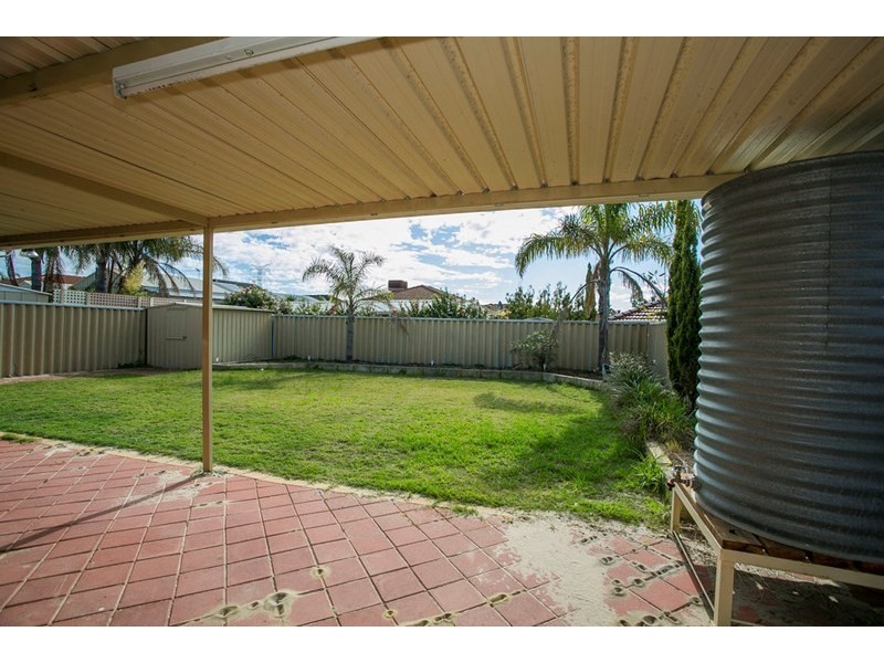 17 Borah Court, Caversham WA 6055
