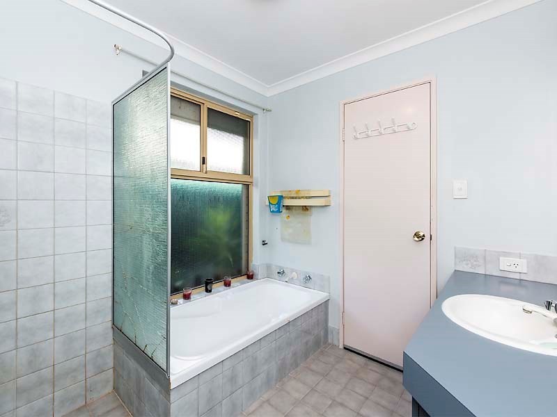 15 Garnsworthy Grove, Stratton WA 6056