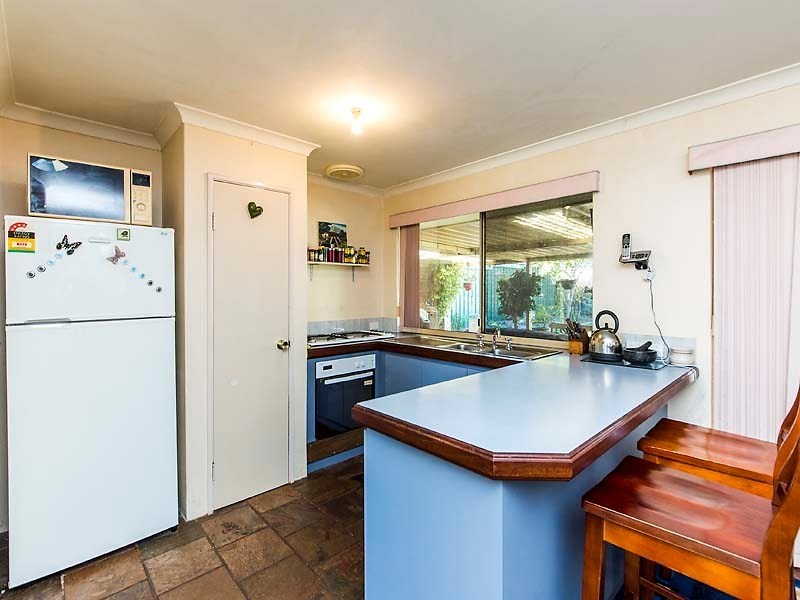 15 Garnsworthy Grove, Stratton WA 6056