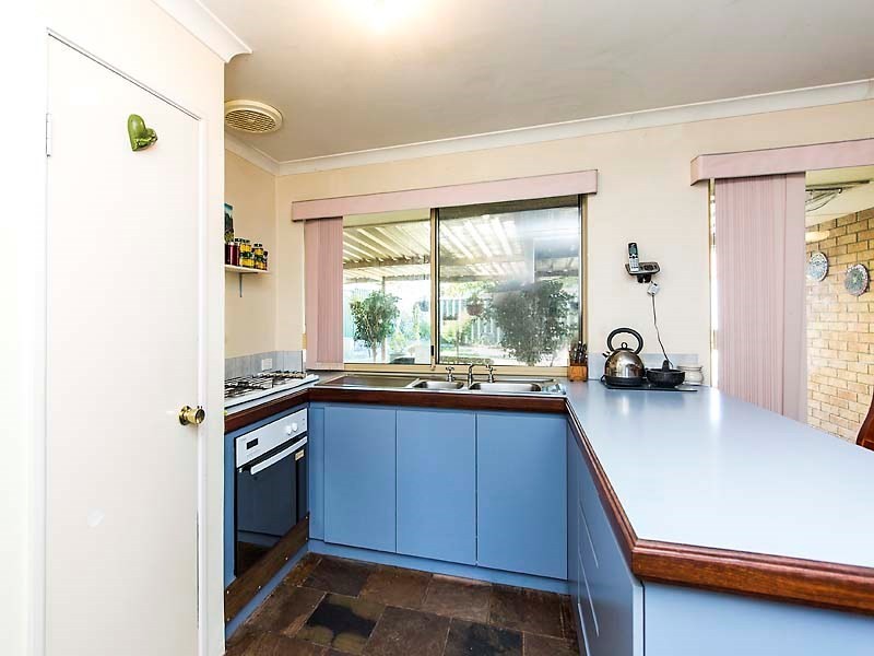 15 Garnsworthy Grove, Stratton WA 6056