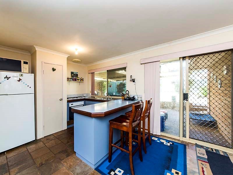 15 Garnsworthy Grove, Stratton WA 6056