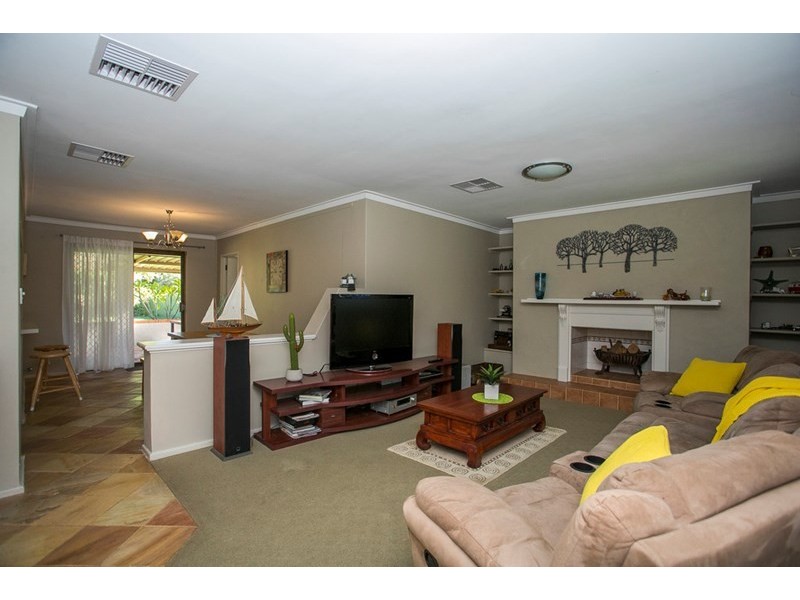 4 Mary Street, Hazelmere WA 6055