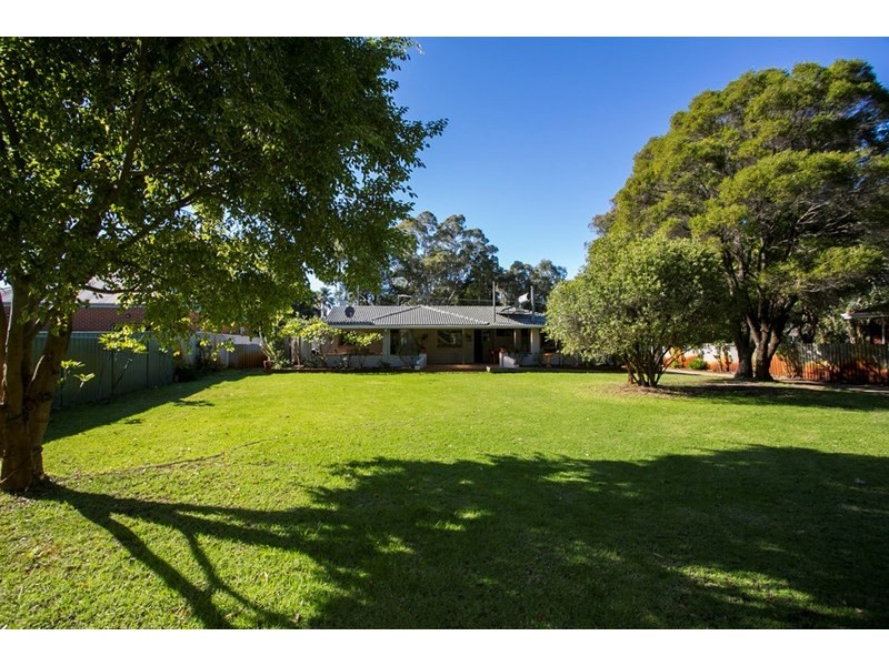 4 Mary Street, Hazelmere WA 6055