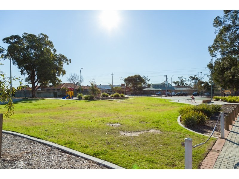 9 and 11 Beaconsfield Avenue, Midvale WA 6056