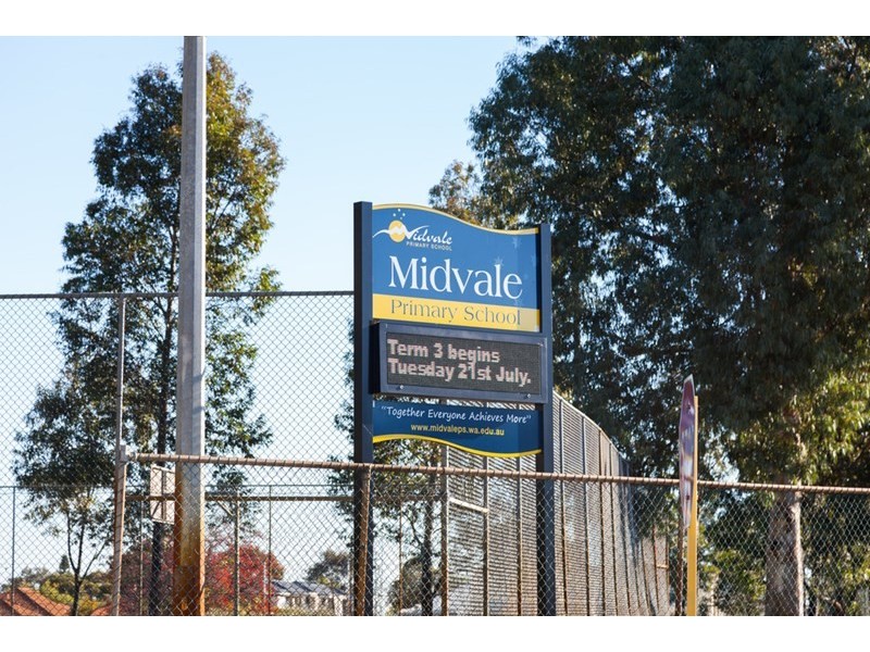 9 Beaconsfield Avenue, Midvale WA 6056