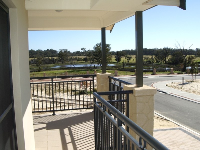 23 Aquaviva Circle, Viveash WA 6056