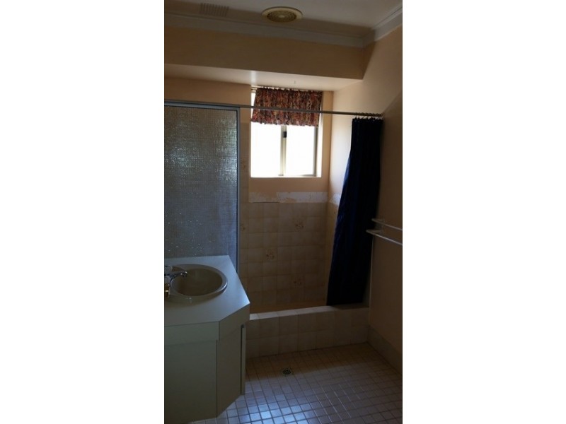 8,7 Talbot Road, Swan View WA 6056