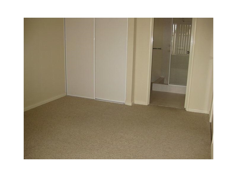 4/12 Mathoura Street, Midland WA 6056