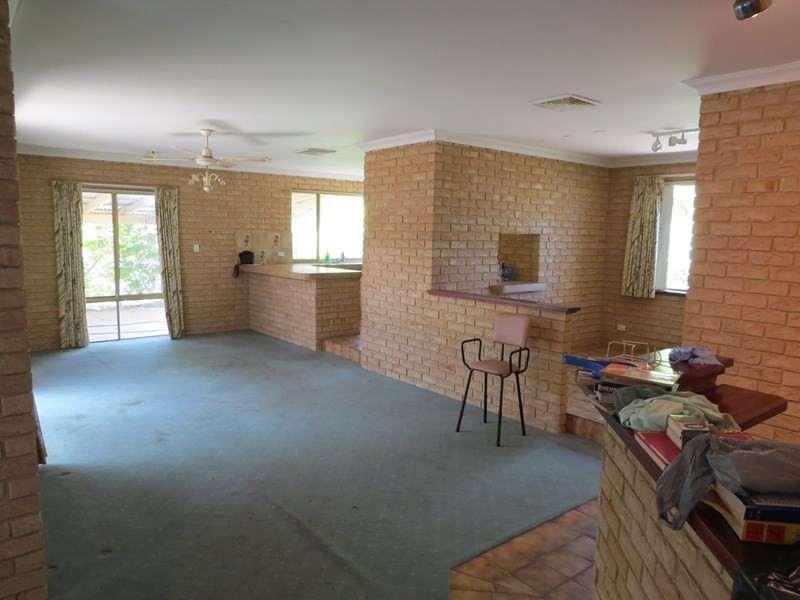 34 Tomlin Street, West Swan WA 6055