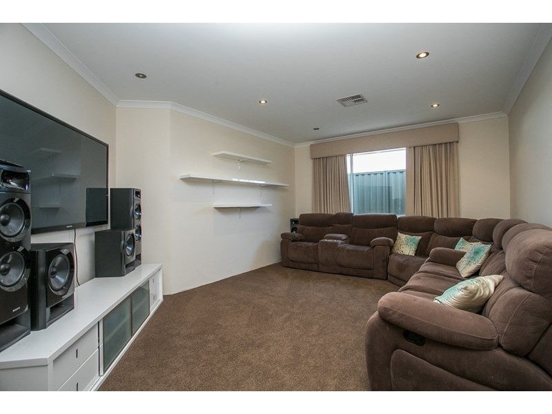 12 Cordovan Parkway, Aveley WA 6069