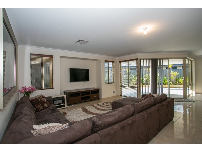 12 Cordovan Parkway, Aveley WA 6069