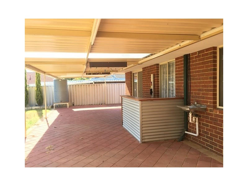 17 Borah Court, Caversham WA 6055