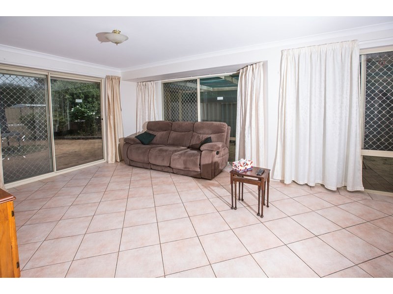 12 Chungking Grove, Stratton WA 6056