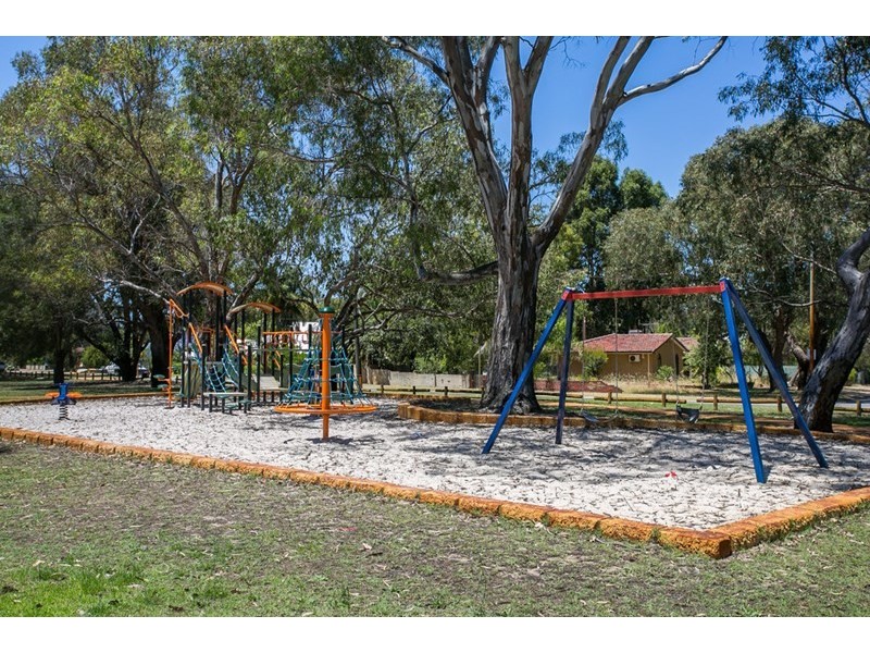 17 James Avenue, Hazelmere WA 6055