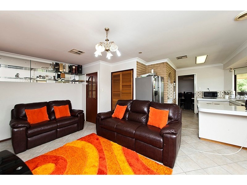 15 Boorabilla Way, Greenmount WA 6056