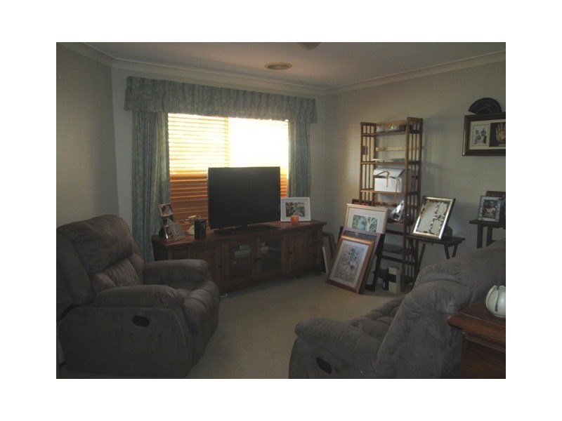 8 Thaxted Place, Swan View WA 6056