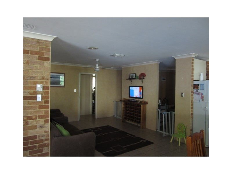 8 Thaxted Place, Swan View WA 6056