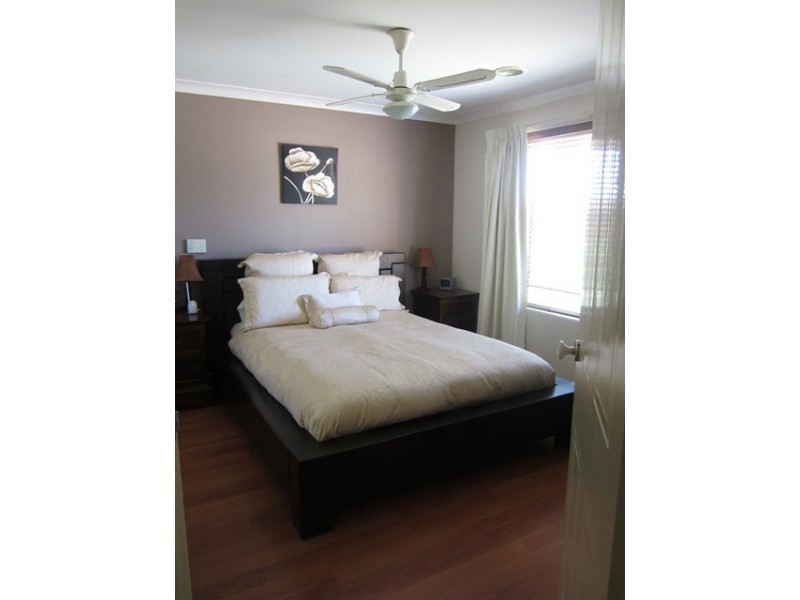 8 Thaxted Place, Swan View WA 6056