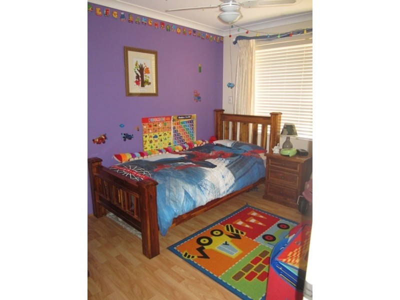 8 Thaxted Place, Swan View WA 6056