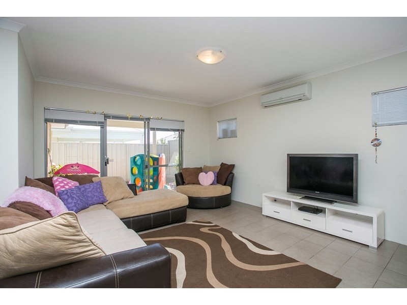 10/4 Melita Drive, Helena Valley WA 6056