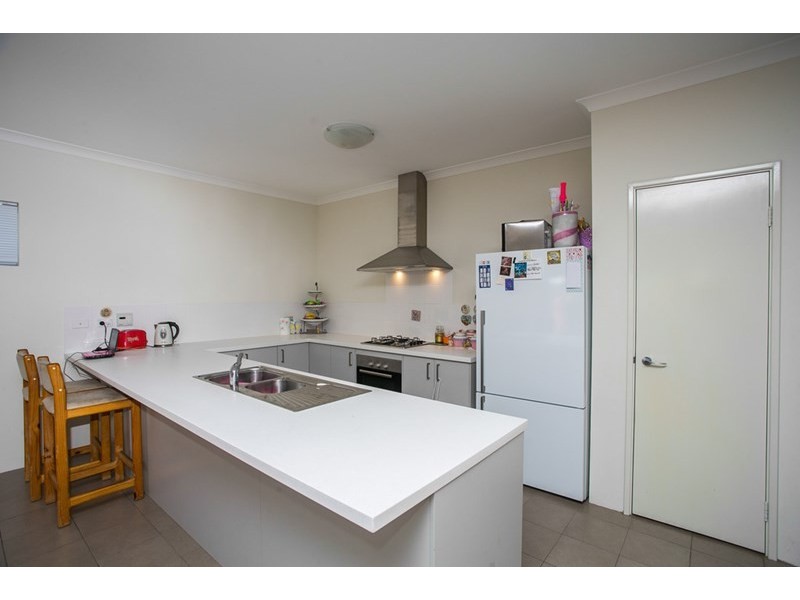 10/4 Melita Drive, Helena Valley WA 6056