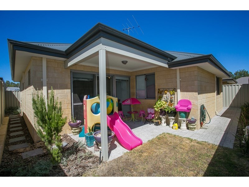 10/4 Melita Drive, Helena Valley WA 6056
