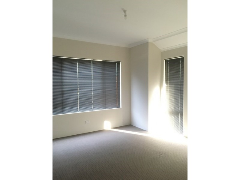 37 Summerville Blv, Caversham WA 6055