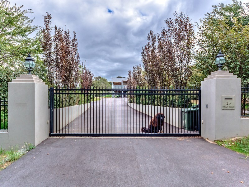 23 Swan Road, Swan View WA 6056