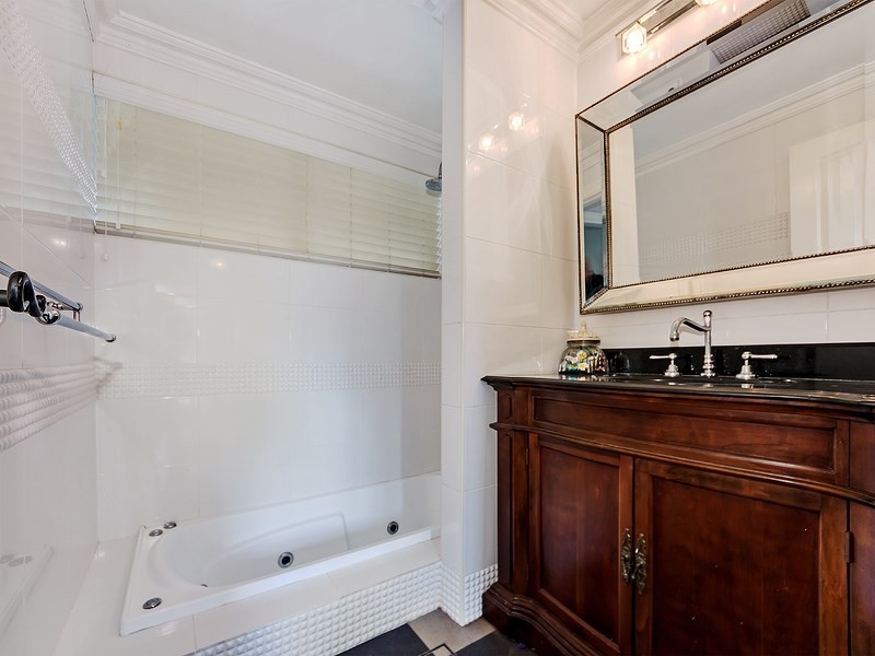 23 Swan Road, Swan View WA 6056