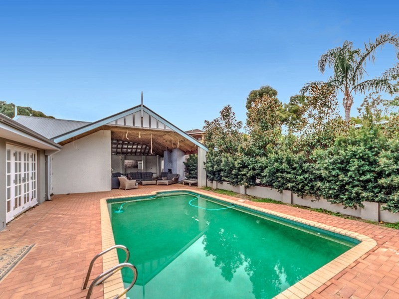 23 Swan Road, Swan View WA 6056